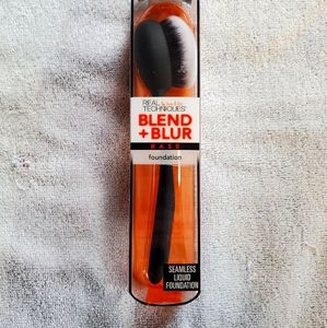 Real Techniques Blend + Blur makeup brush